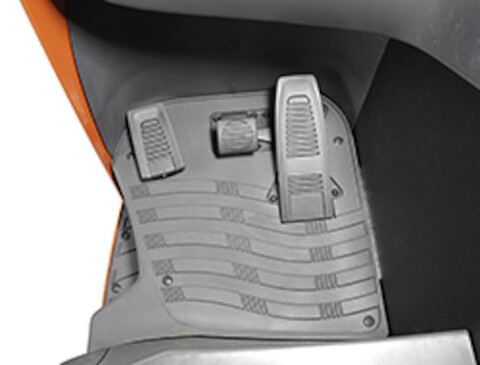 Pedāļu izvietojums, kā mašīna